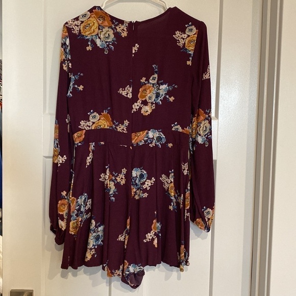Forever 21 V-Neck Floral Print Romper - Picture 2 of 4